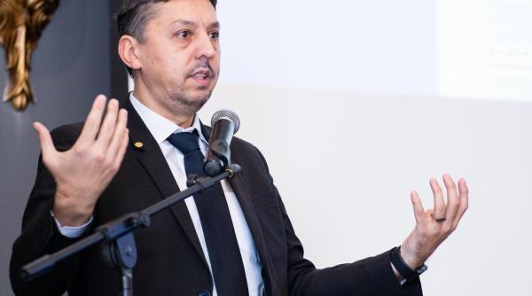 Daniel David face apel la profesori, experți și sindicate să contribuie cu soluții care să permită aplicarea echilibrată a măsurilor, fără să afecteze performanța sau echitatea din sistem