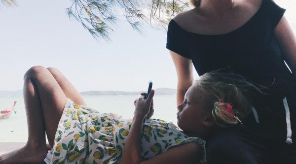 „Am fost crescuți cu frică, agresiune, iar acum îi lăsăm pe copii să crească liberi!” De ce permisivitatea e un pericol pentru copiii noii generații? Răspunsul psihologului Daniela Gavankar / VIDEO