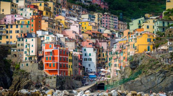 Orașul în care se restricționează mersul desculț și costumul de baie în public. Amenzile sunt usturătoare