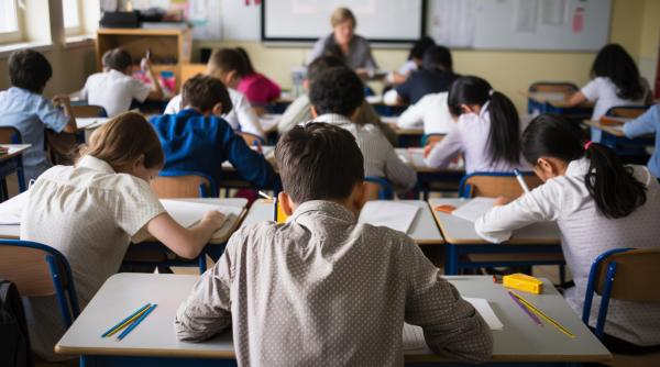 EXCLUSIV! „Dacă ștergem 2023 și 2024, sistemul pare în regulă!” Exercițiul de gândire propus de ministrul Daniel David despre burse / VIDEO