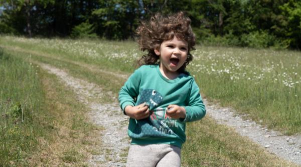 Până la ce vârstă este potrivit să însoțim copilul la toaletele publice