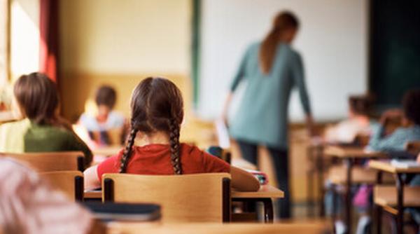 „Avem aproape 50% analfabetism funcțional și copiii ies din școală și cred că suntem geto-daci!” Mesajul exploziv al ministrului Daniel David: „E inacceptabil!” / VIDEO