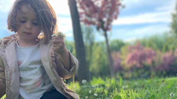 MIT: „Lasă, că și copilul meu a vorbit târziu!” Psihiatru pediatru Ioana Georgescu avertizează: „Întârzierea limbajului, primul semn al unei tulburări de neurodezvoltare” / VIDEO