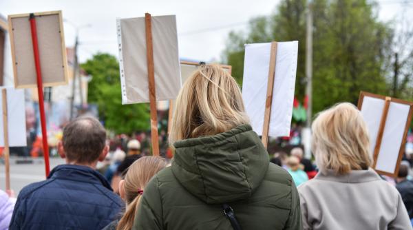 Părinții se ridică împotriva reformelor din Educație: „Școala pe care ne-o propuneți DEMOTIVEAZĂ! Ministrul trebuie să aleagă! Nu vom permite ca (și) generația de azi să fie pierdută”