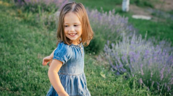 Copiii cu un nivel ridicat de inteligență au, în mod natural, aceste 5 trăsături, conform experților. Le recunoști la micuțul tău?