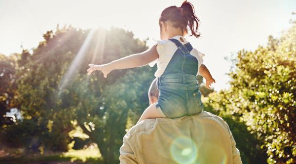 Dovedit științific! 10 obiceiuri ale părinților care reduc stresul copiilor și cresc fericirea lor