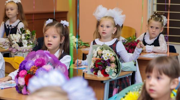 „NU se pregătește în niciun fel debutul noului an școlar! NU se participă în niciun fel la deschiderea festivă a noului an școlar!” Sindicatul profesorilor din Hunedoara se revoltă