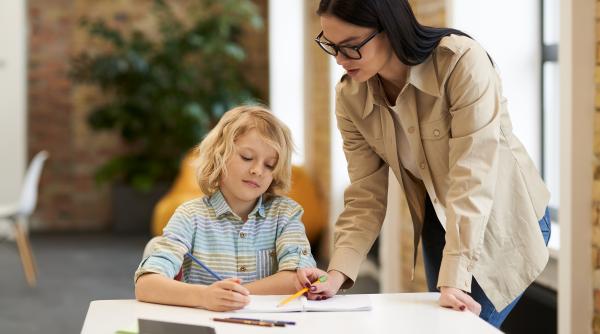 Piața meditațiilor depășește oficial 300 de milioane de lei: Peste 12.000 de profesori și-au declarat veniturile. Piața reală ar fi de cel puțin două ori mai mare