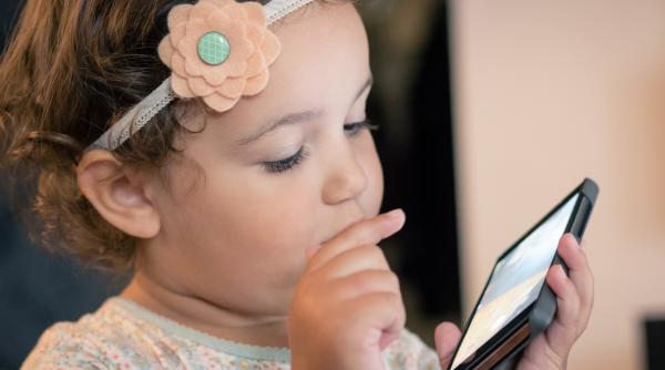 Tendința părinților de a da vina pe tehnologie pentru orice întârziere, explicată de dr. Ioana Georgescu: „E foarte greu să accepți un diagnostic de genul” / VIDEO