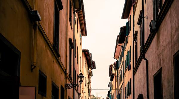 Adevărul despre întoarcerea românilor „acasă”. Cine sunt cei care „rămân acolo, își iau o casă, își fac un rost”. Modelul Ungariei și Poloniei