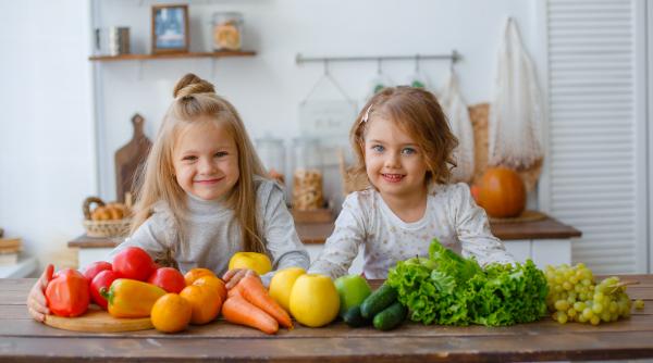 Cum să-i faci pe copii să mănânce mai multe legume? 7 obiceiuri simple care chiar funcționează