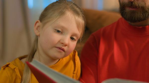 „Dacă muncești din greu, poți realiza orice” și alte 5 afirmații „motivaționale” pe care părinții le spun copiilor, dar care sunt minciuni. Psiholog: „Le limitează șansele de succes”