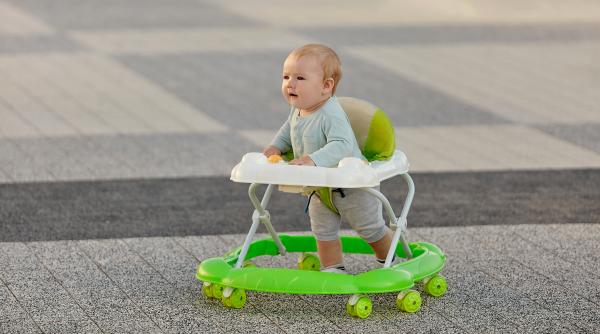 „Premergătorul nu face decât să taseze vertebrele copilului”. Semnal de alarmă tras de specialiști