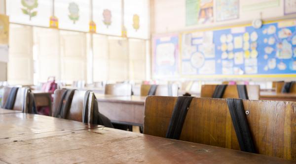 „Atragem atenția Guvernului Bolojan că școala NU va începe pe 8 septembrie!” Profesorii amenință cu grevă generală 