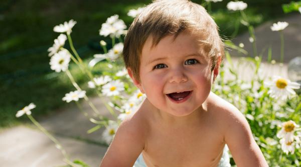 Acest nume, care înseamnă „mândru”, atrage din ce în ce mai mulți părinți: Se impune în topurile prenumelor băieților