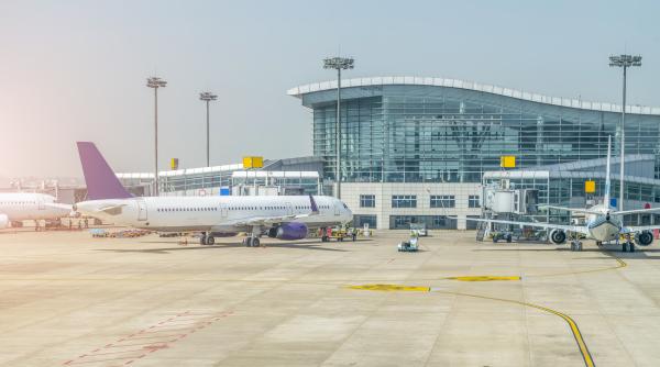 Un adolescent s-a pierdut în aeroport și a ajuns în altă țară decât familia sa