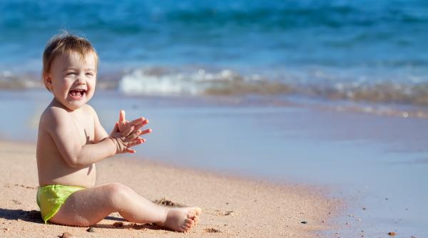 Somnul bebelușului în vacanță: cum să păstrezi rutina și să faci nopțile mai liniștite