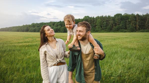 Atenție, părinți! Ce nu trebuie să împărtășiți despre copiii voștri pe rețelele sociale