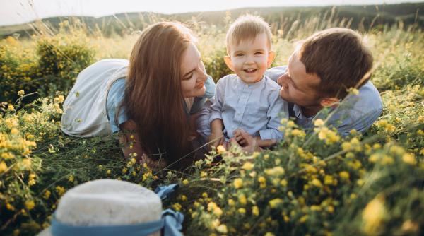 Cele cinci cuvinte care cresc reziliența emoțională a copilului. Specialiști: „Funcționează chiar în zilele stresante”