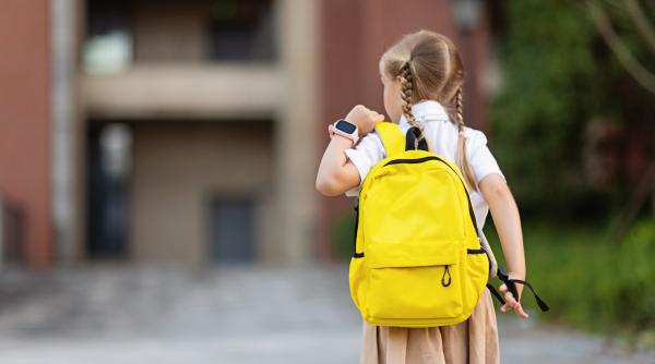 7 adevăruri amare (și amuzante) despre începutul școlii pe care niciun părinte nu le recunoaște, dar toți le trăiesc pe pielea lor