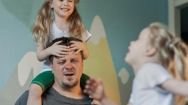 Când copiii devin „șefii”. Fenomen îngrijorător în familiile din ziua de azi: Cum au ajuns cei mici să ia deciziile în locul părinților și ce efecte are asta asupra viitorului lor