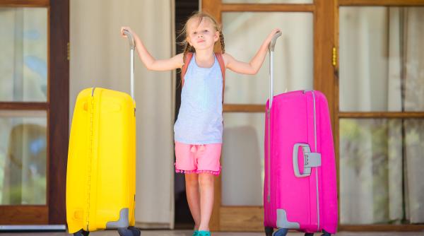 Părinții care cresc copii cu adevărat independenți fac întotdeauna aceste lucruri, conform experților în parenting: „Au încrederea că micuții lor pot face mai mult decât recunoaște societatea”