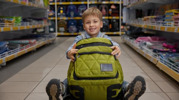 Părinți, atenție! Banii de pe cardurile educaționale expiră curând: Statul va retrage automat sumele nefolosite