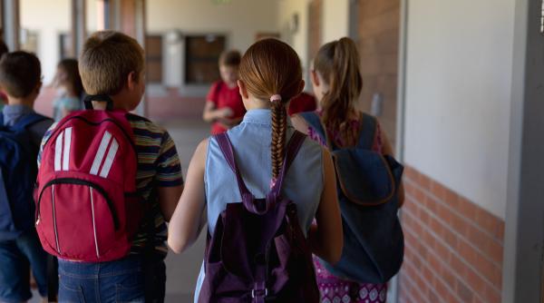 „Școala de trei zile nu e inventată în România!” Liceele din țară care renunță la 5 zile de cursuri spun că elevii lor sunt mai fericiți și mai implicați