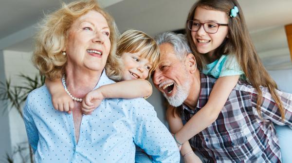 Cele mai importante sfaturi de la un psiholog pentru a fi cel mai bun bunic sau bunică și pentru a lăsa o amintire de neuitat în viața nepoților tăi