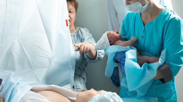 Cum a fost inventat testul Apgar: Povestea anestezistul care a decis să examineze nou-născuții la un minut după naștere