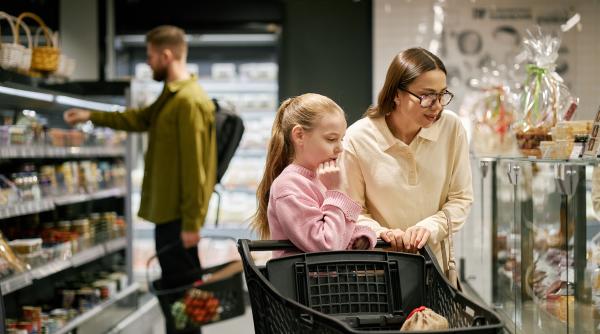 Părinții a 11 copii dezvăluie bugetul uriaș pentru a-și umple frigiderul: „Încerc să nu schimb prea mult meniul, dar prețurile cresc de la o lună la alta”