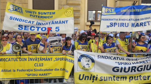 Cea de-a 14-a zi de proteste în fața Ministerului Educației. „David, ieși afară să vorbim de școală. Demisia”