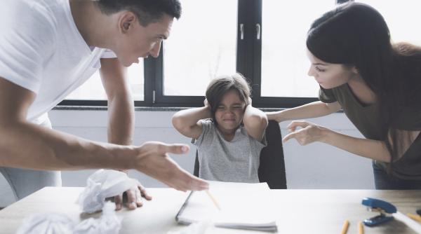 Un cuvânt amuzant care te poate ajuta să NU mai țipi la copilul tău? DA, există! Părinții spun că funcționează. Expert parenting: „Îi ia prin surprindere!”