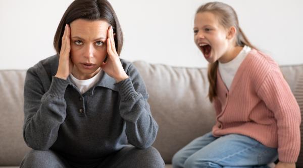 Un cuvânt secret care schimbă totul: Trucul părinților ce avertizează copilul că sunt pe punctul de a exploda
