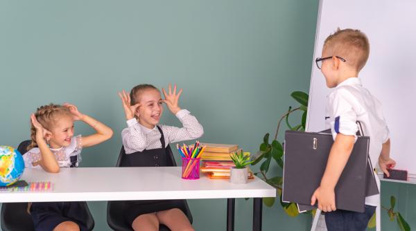 Cele mai ciudate porecle din școală. De ce le aleg elevii și ce spun psihologii despre impactul lor