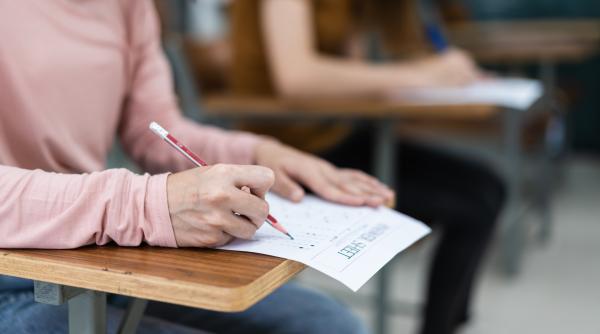 Sindicatele avertizează asupra eliminării titularizării în învățământ