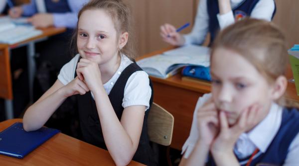 Elevii model, plăcuți din școală, au aceste 5 trăsături de caracter, conform psihologiei copilului: „Au darul de a însenina sala de clasă”