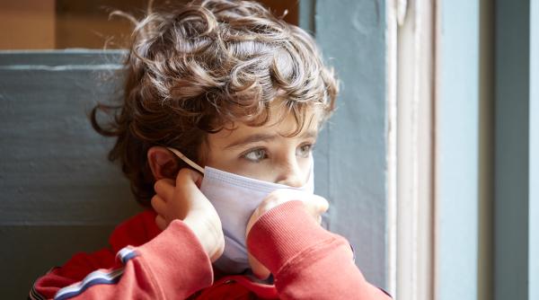 Numbus, varianta SARS-CoV-2 care circulă acum în România: Tot mai mulți copii au simptome digestive, dar testele rapide ies negative. Explicațiile medicilor