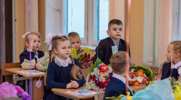 Preşedintele Sindicatului „Şcoala Prahovei” spune NU festivităților de deschidere a școlilor: „Nu vom mai ține copiii în soare să asculte declarații sforăitoare!”