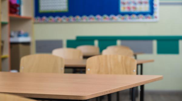 „Stop austerităţii în educaţie!” Profesori, cercetători, artiști și jurnaliști din țară și diaspora susțin un manifest pentru viitorul școlii românești