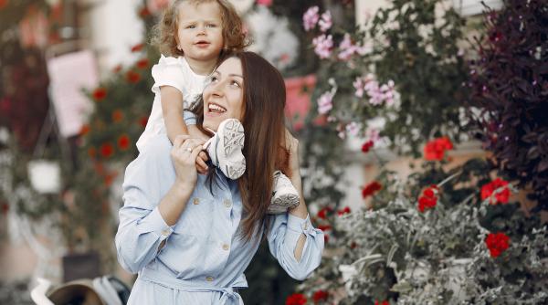 Fraze de „pozitivism toxic” pe care deseori le spunem copiilor