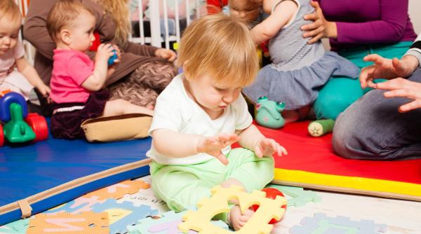 Bebelușul intră la creșă: 5 sfaturi practice pentru ca totul să decurgă bine