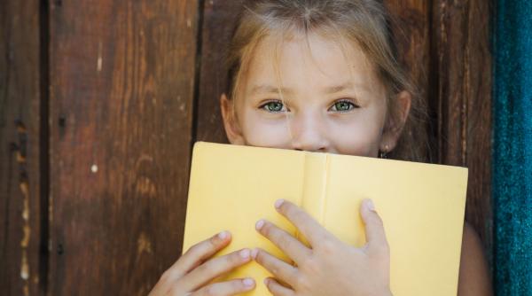 Cărți de citit potrivite pentru fiecare vârstă: ghid pentru părinți