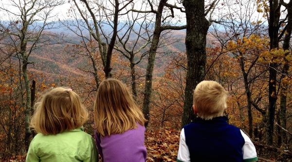 „Copiii cu dublă identitate” din diaspora. Luiza Dinică Diculescu: „Se rușinează să vorbească limba română pentru că «cineva» s-a străduit foarte mult să își critice țara” / VIDEO