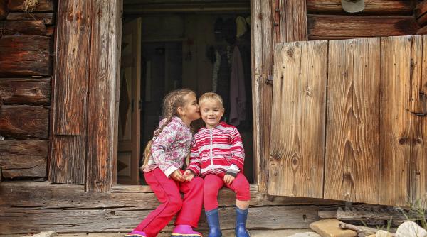 Raport OECD: 16% dintre copiii români nu sunt înscriși la școală