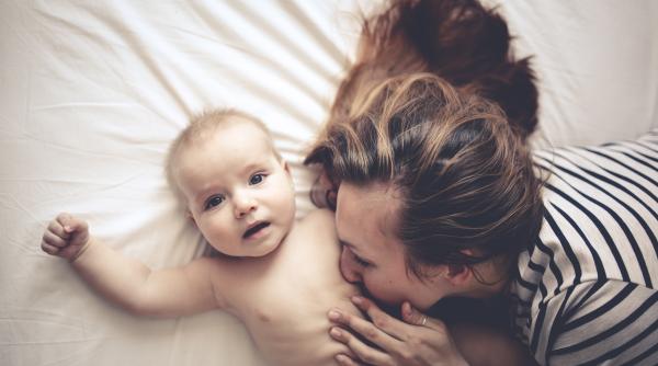 Un pediatru spune care este lucrul nr. 1 prin care părinții își ajută copiii să devină sănătoși și de succes: „Cel mai ușor moment pentru a pune bazele e în perioada de nou-născut”