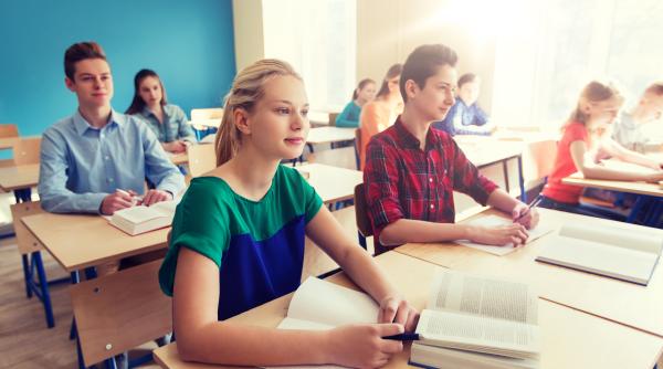 Cum a ajutat un orar flexibil elevii să reușească la BAC: „Putem să ne pregătim cum trebuie”. Director: „Din 242 de elevi, 100 au medii peste 9”