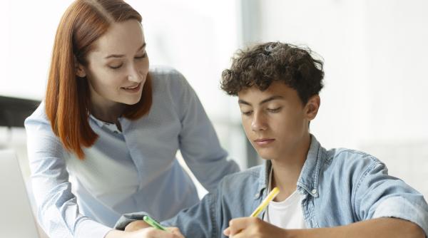 Meditațiile: Un sistem de învățământ paralel și adâncirea inegalităților în educație. Prof. Andreia Bodea oferă mai multe explicații pentru proliferarea orelor în privat