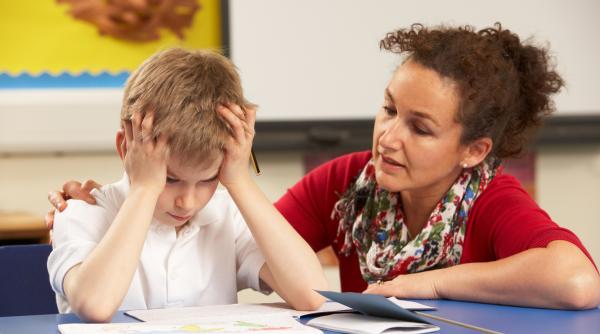 11 lucruri pe care profesorii le urăsc în tăcere la părinți: „Ne fac munca mai dificilă zi de zi și afectează și succesul copilului la școală!"