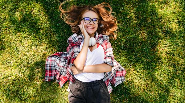 Cum să devii mai fericit: trucuri din viața oamenilor pozitivi